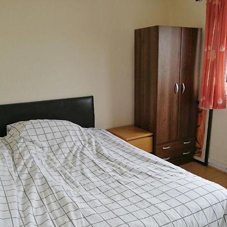 A Double Bedroom Near Glasgow City Centre Not In Great Condition Suitable For Short Stay Eksteriør bilde