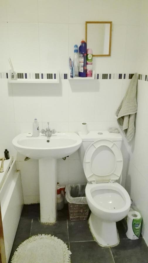 A Double Bedroom Near Glasgow City Centre Not In Great Condition Suitable For Short Stay Eksteriør bilde