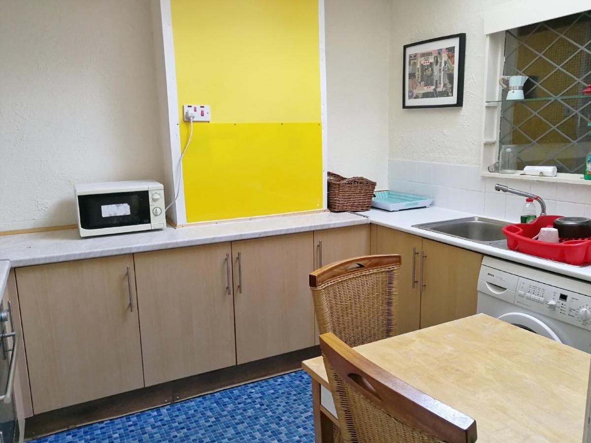 A Double Bedroom Near Glasgow City Centre Not In Great Condition Suitable For Short Stay Eksteriør bilde