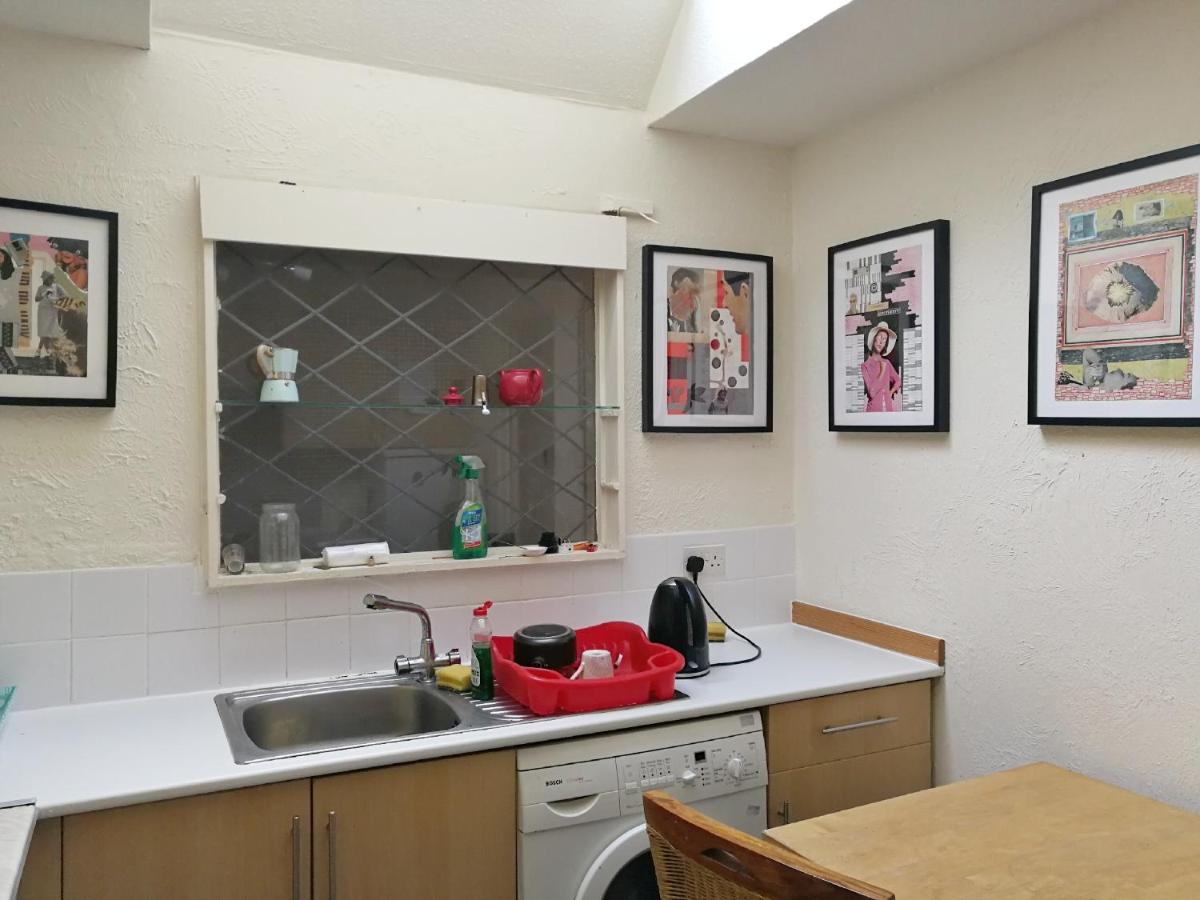 A Double Bedroom Near Glasgow City Centre Not In Great Condition Suitable For Short Stay Eksteriør bilde