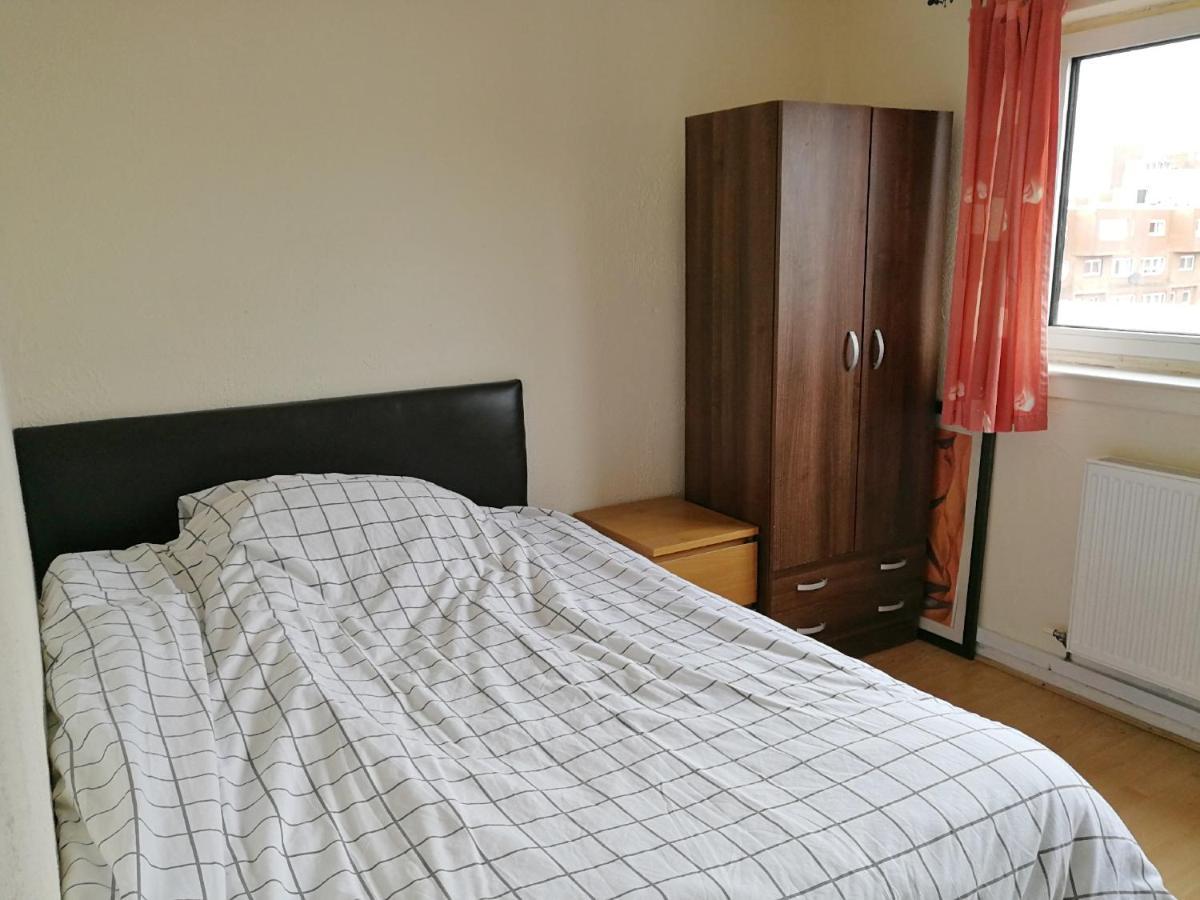 A Double Bedroom Near Glasgow City Centre Not In Great Condition Suitable For Short Stay Eksteriør bilde
