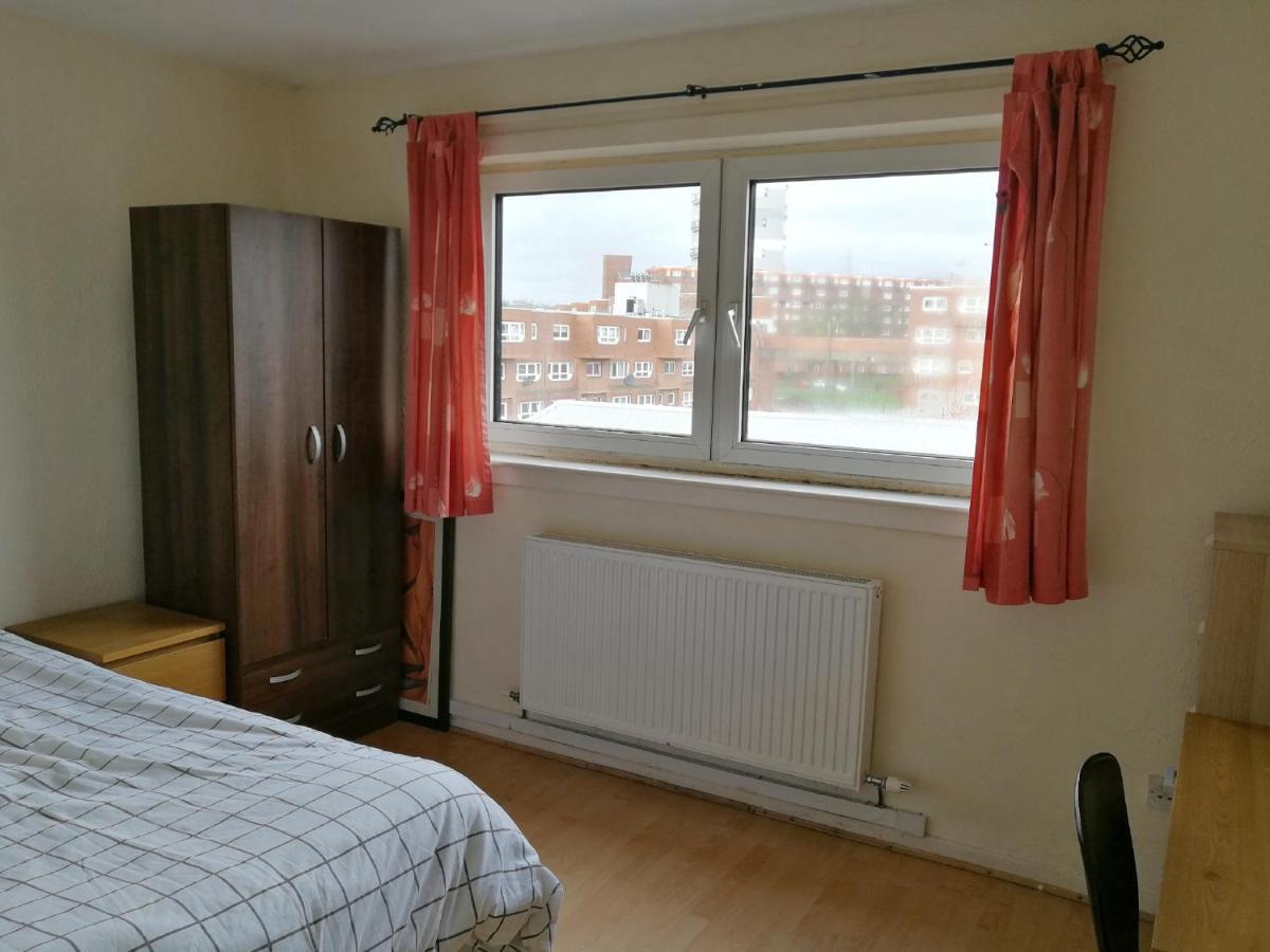 A Double Bedroom Near Glasgow City Centre Not In Great Condition Suitable For Short Stay Eksteriør bilde